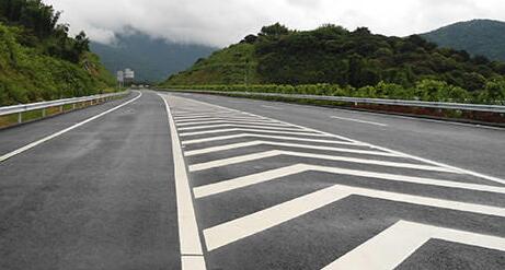 徐州交通道路标线的设置的意义及尺寸大小的规定？